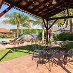 Дом отдыха Welcoming House With Pool In San Cristobal, 70 M² Сан-Кристобаль-де-Ла-Лагуна