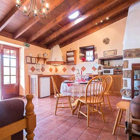 Welcoming House With Pool In San Cristobal, 70 M² Дом отдыха *