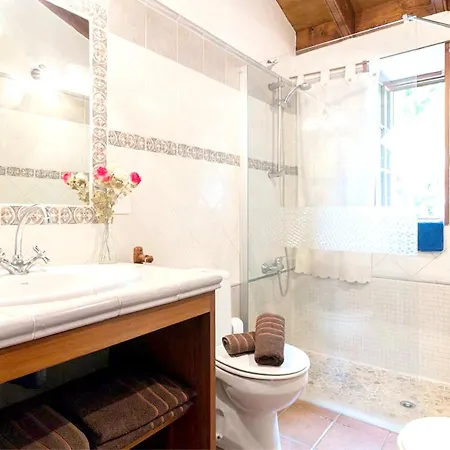 House With Pool: San Cristobal Retreat La Laguna (Tenerife)