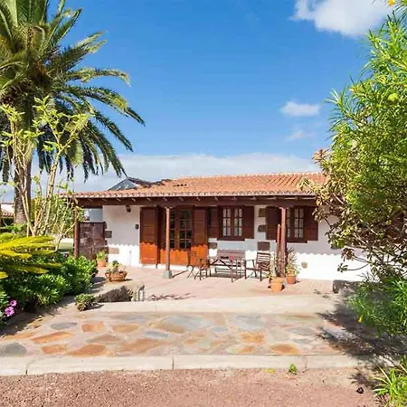 House With Pool: San Cristobal Retreat